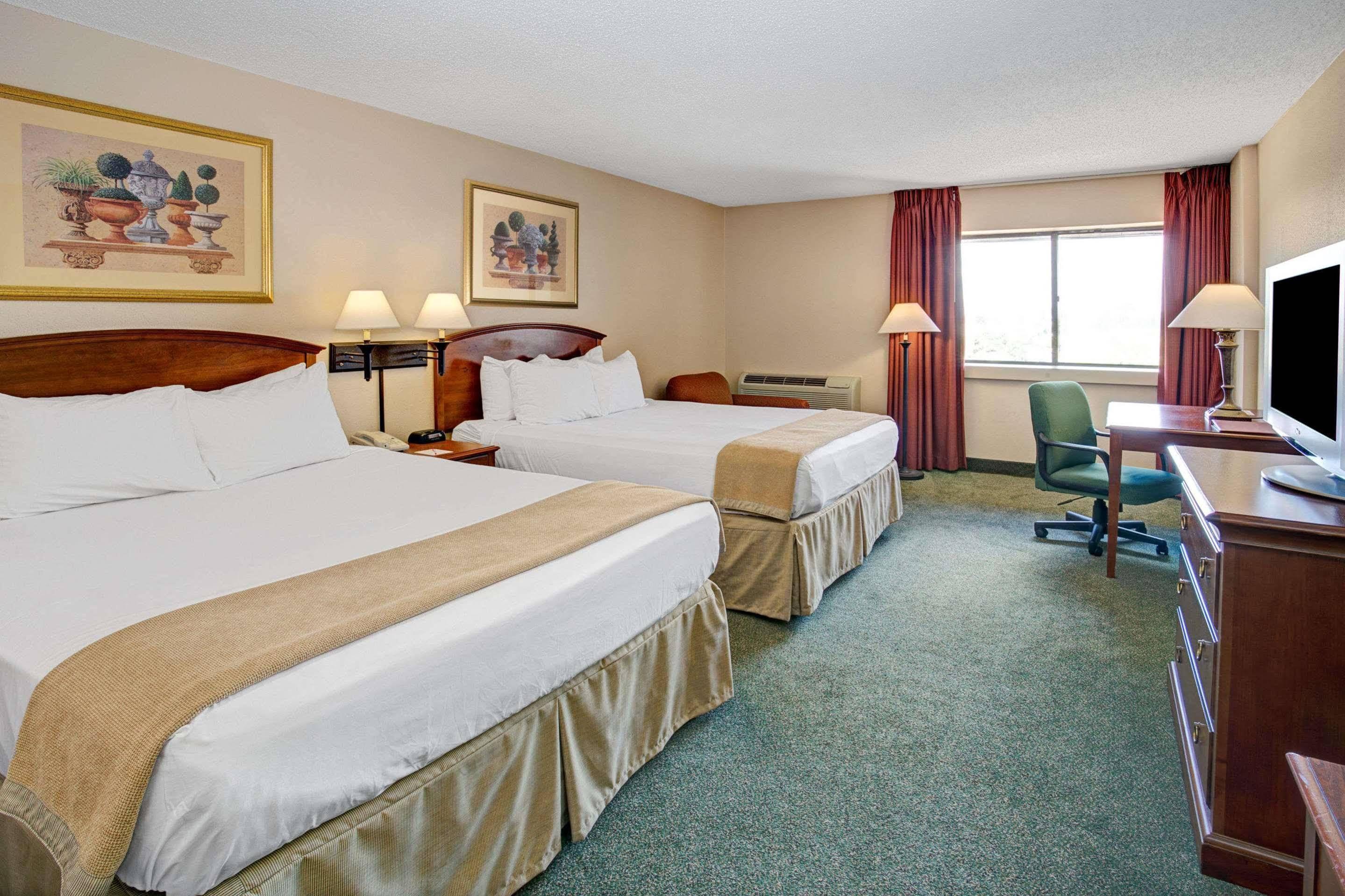 Holiday Inn Indianapolis - Airport Area N By Ihg Exterior photo