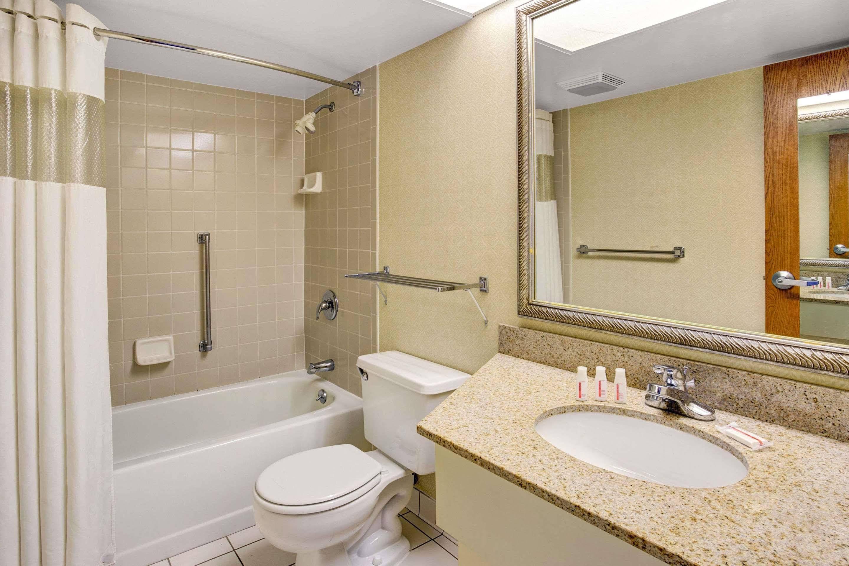 Holiday Inn Indianapolis - Airport Area N By Ihg Exterior photo