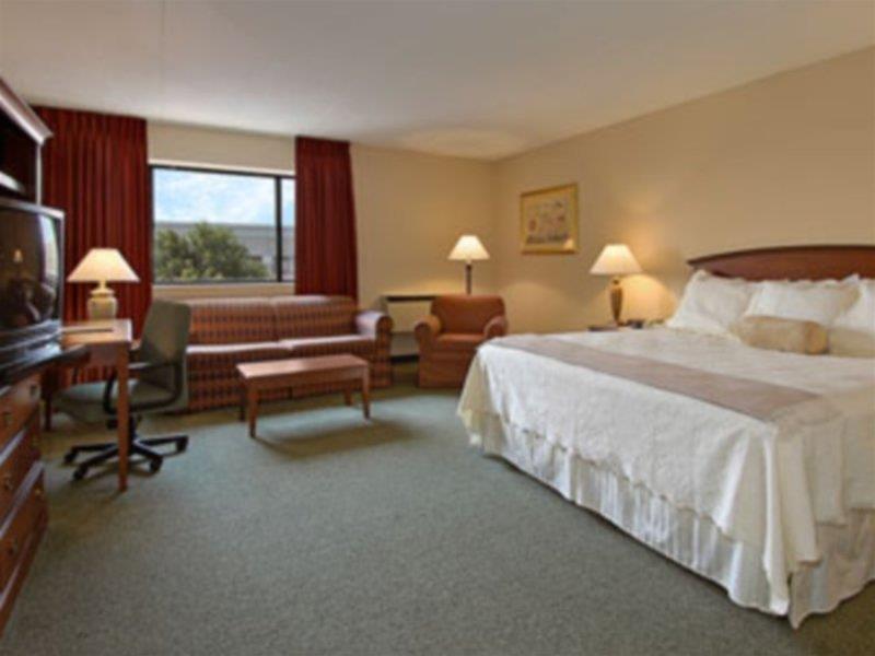 Holiday Inn Indianapolis - Airport Area N By Ihg Exterior photo